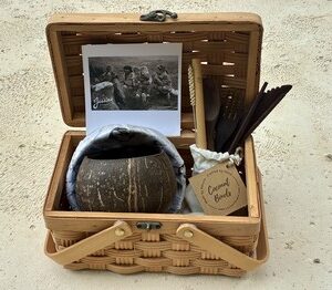 Small Picnic Basket Coconut Bowls Bundle